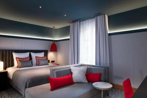 room detail thumbnail 1
