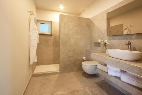 Hillside House Suites & Spa