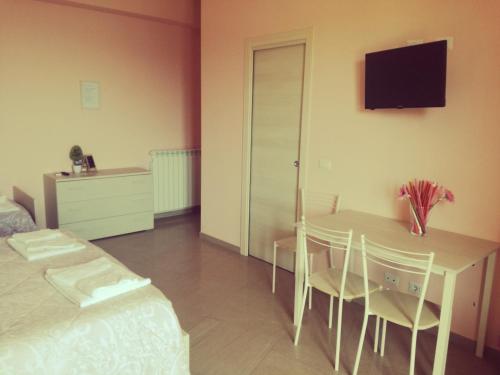 B&B la spiaggetta di Stazzo - image 14