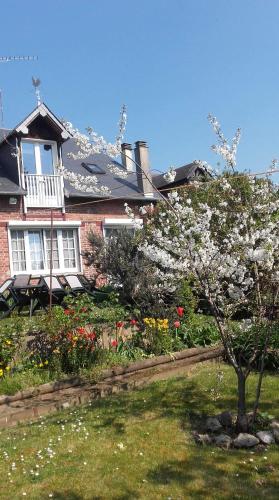 Vacances Paisibles Sur La Cote Fleurie. Trouville-sur-Mer