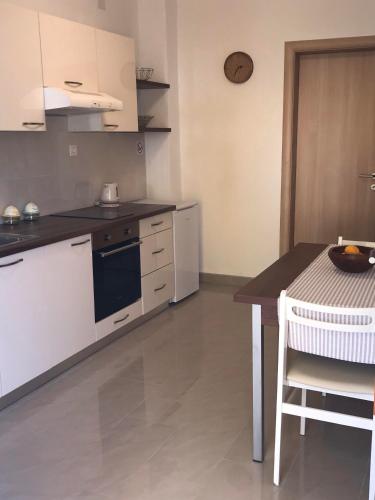 kuhinja, Studio Apartment Sabljic in Kaštel Lukšič