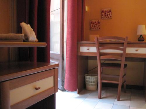Single Room image 7