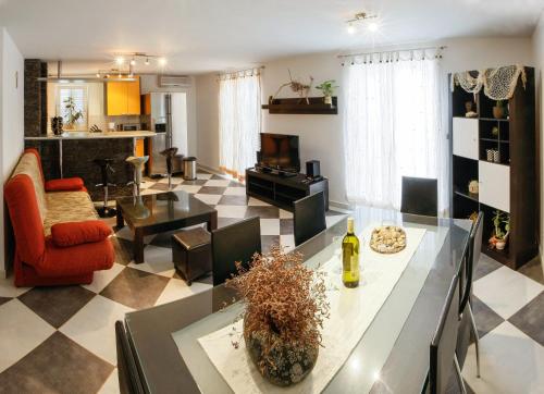  Apartman Sally, Unterkunft in Čižići