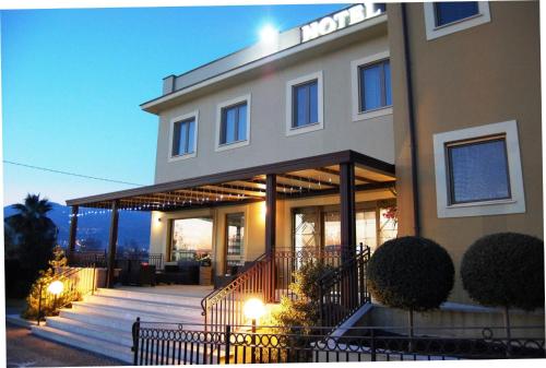 Giga Hotel