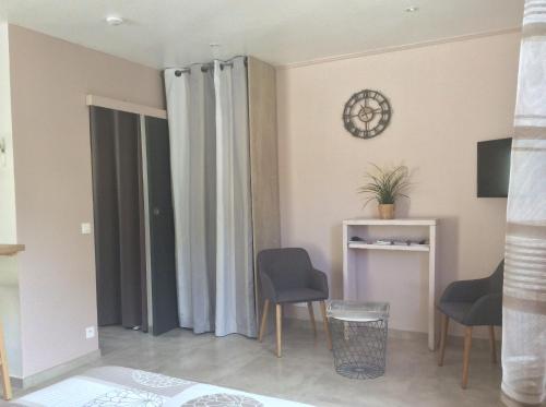 STUDIO EZE dans VILLA récente - Pied Village - Parking Gratuit