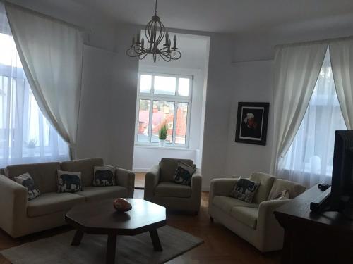 Nokturn Apartament, Dušníky