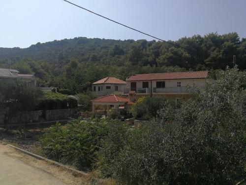  Apartment Maslinica 17064b in Grohote