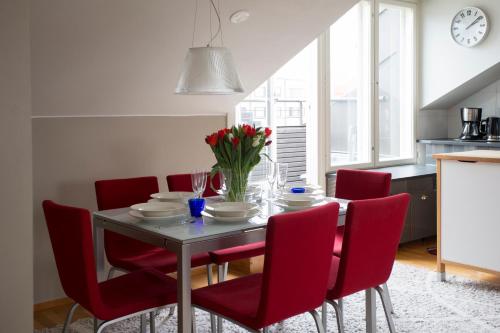 2ndhomes 2BR City Center Penthouse with Balcony and Sauna, Helsinki (photo 7)