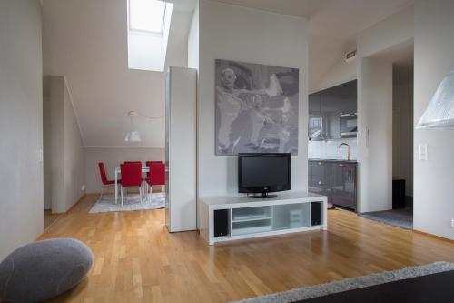 2ndhomes 2BR City Center Penthouse with Balcony and Sauna, Helsinki (photo 4)