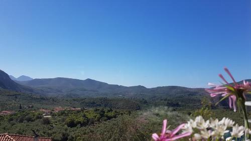  Spacious Retreat (Queen beds) Captivating Mnt View in Sotiriánika