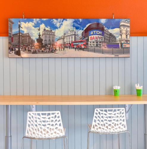 Їжа та напої, Brit Hotel Macon Nord Autoroute du Soleil in Сан-Альбен