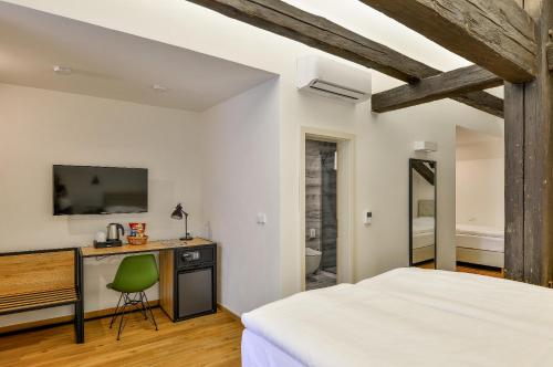 Hotel Garden Court - image 4