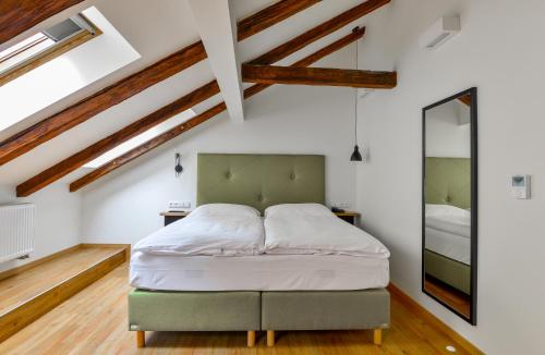 1 queen bed
