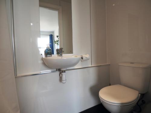 Single room, private bathroom
