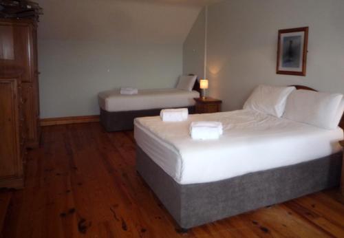 Dingle Courtyard 2 Bed (Sleeping 6) - image 6