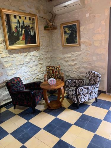 Logis Hotel Restaurant Hostellerie de la Tour 5