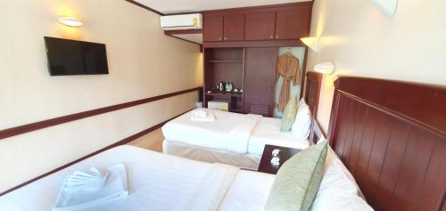 Deluxe Double or Twin with Garden View  image 10