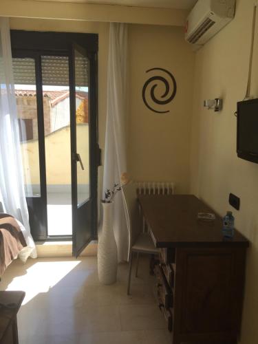 Emperatriz II Stop at Emperatriz II to discover the wonders of Salamanca. Offering a variety of facilities and services, the hotel provides all you need for a good nights sleep. Free Wi-Fi in all rooms, 24-hour fr