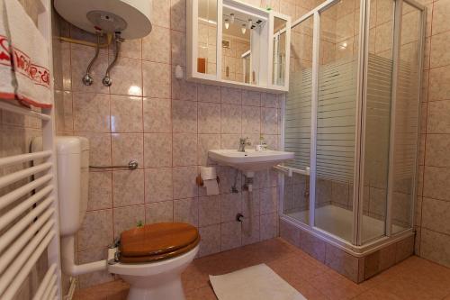 Studio Apartment image 2