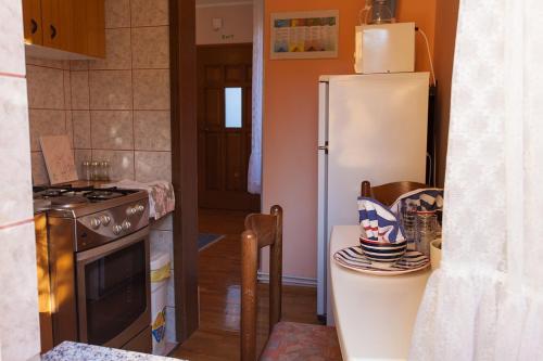 Studio Apartment image 6