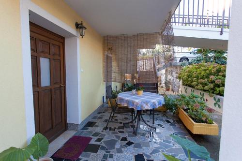 Studio Apartment image 7