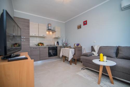 Apartment with Terrace in Filipana - image 11