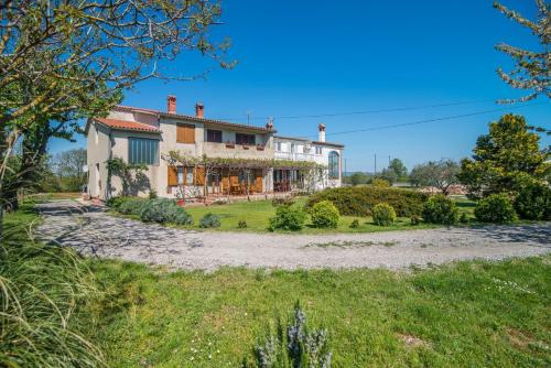 Apartment with Terrace in Filipana