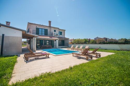 Villa Pomer with a private Swimming pool near the Sea - Accommodation - Pomer