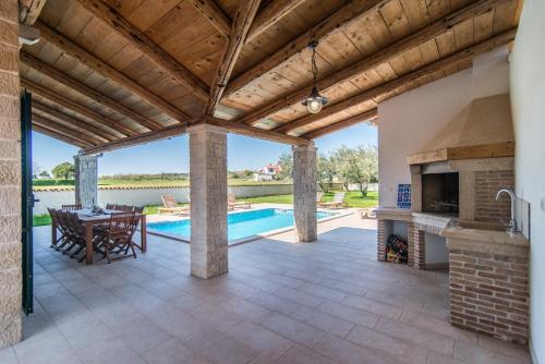 Holiday Home image 6