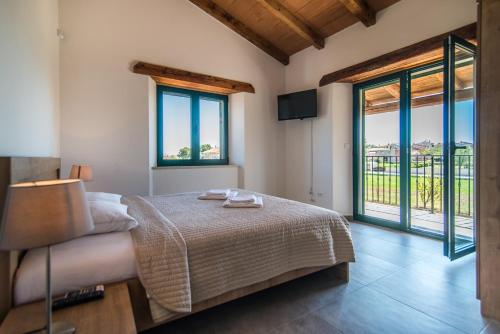 Villa Pomer with a private Swimming pool near the Sea - image 11