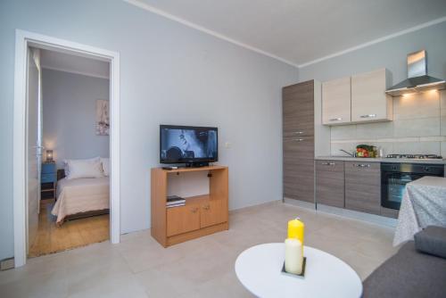 Apartment with Terrace in Filipana - image 9