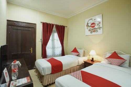 Мавританский вулкан-убийца на карте и вулкан Мерапи (Гунунг Мерапи)