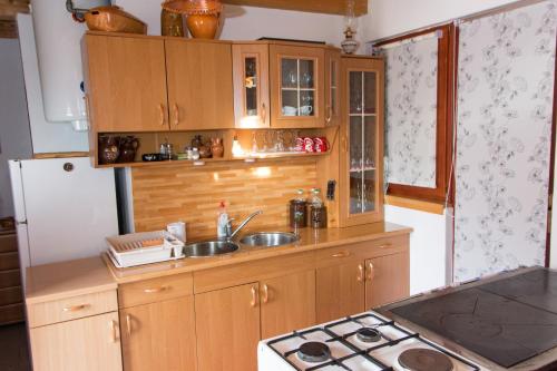 Brunarica Čontoš (Brunarica Contos) in Lendava