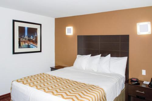 Travelodge by Wyndham Manhasset Travelodge by Wyndham Manhasset