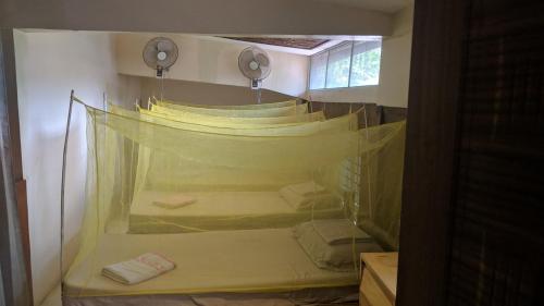 1 twin bed