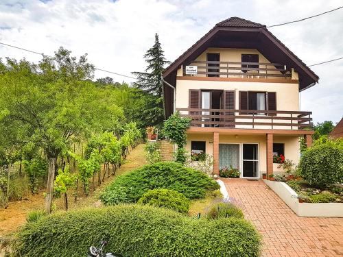  Horváth Vendégház, Ferienwohnung in Szigliget