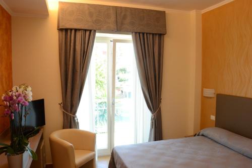 Double Room image 9