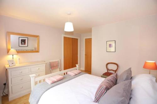 Bright and charming 2 bed in vibrant Leith