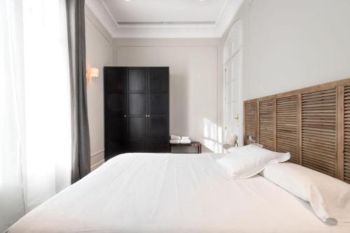 Apartment with Balcony image 10