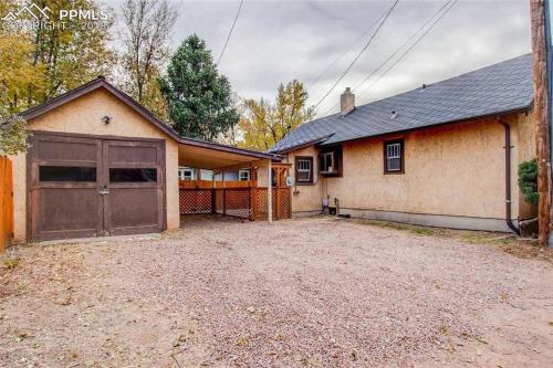Charming Tudor Cottage w/ Hot Tub - image 9