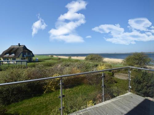 陽台/露台, Ferienhaus Boddenbrise mit Hiddenseeblick in 諾因基興/前波莫瑞州-呂根島