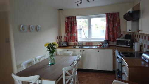 Kings Arms Holiday Apartments - image 2
