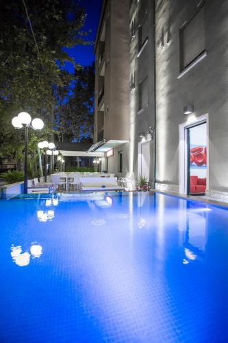 泳池, Kristalex Pet Friends Hotel in 切塞納蒂科市中心