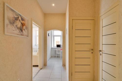 Apartment near Hermitage Петроградская - image 4