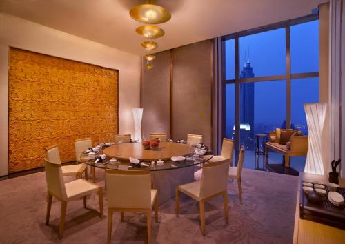 Restaurant, Grand Hyatt Shenzhen near Luohu Metro Station