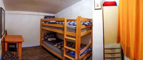 2 twin beds