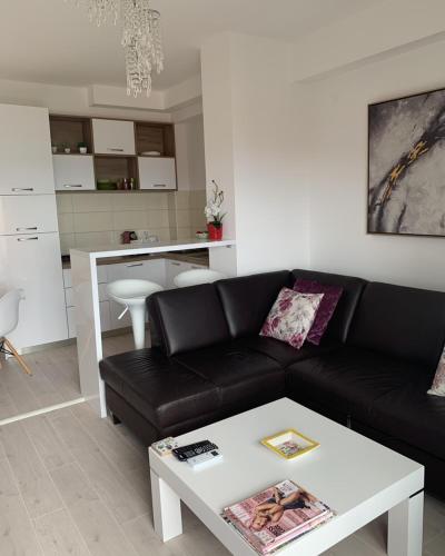 Urban Apartment - image 2