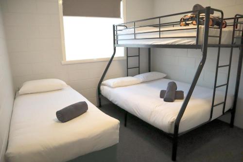 1 queen bed, 1 double bed, 1 twin bed