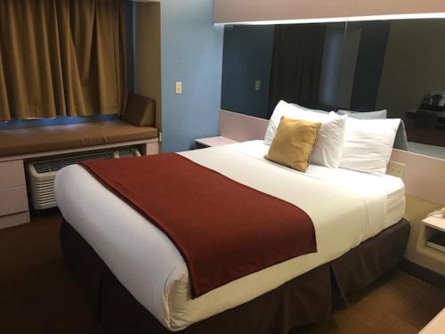 Microtel Inn & Suites by Wyndham Kansas City Airport