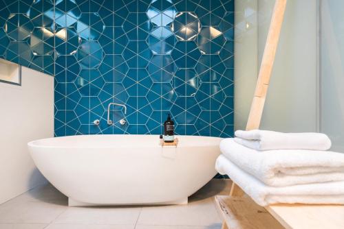 Bathroom, Aquabelle Apartments in Rye